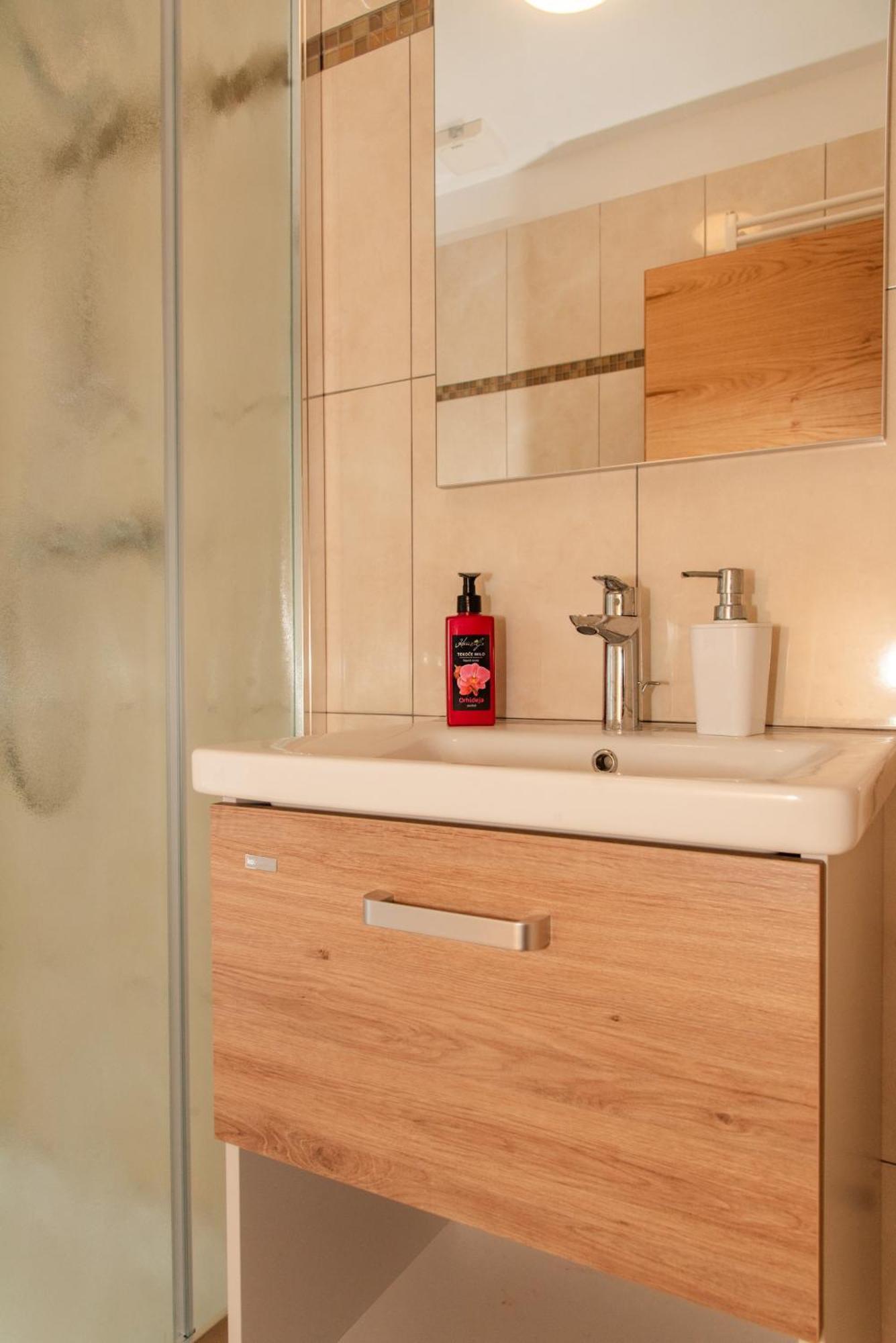 Apartmaji Tinta Kanal Экстерьер фото